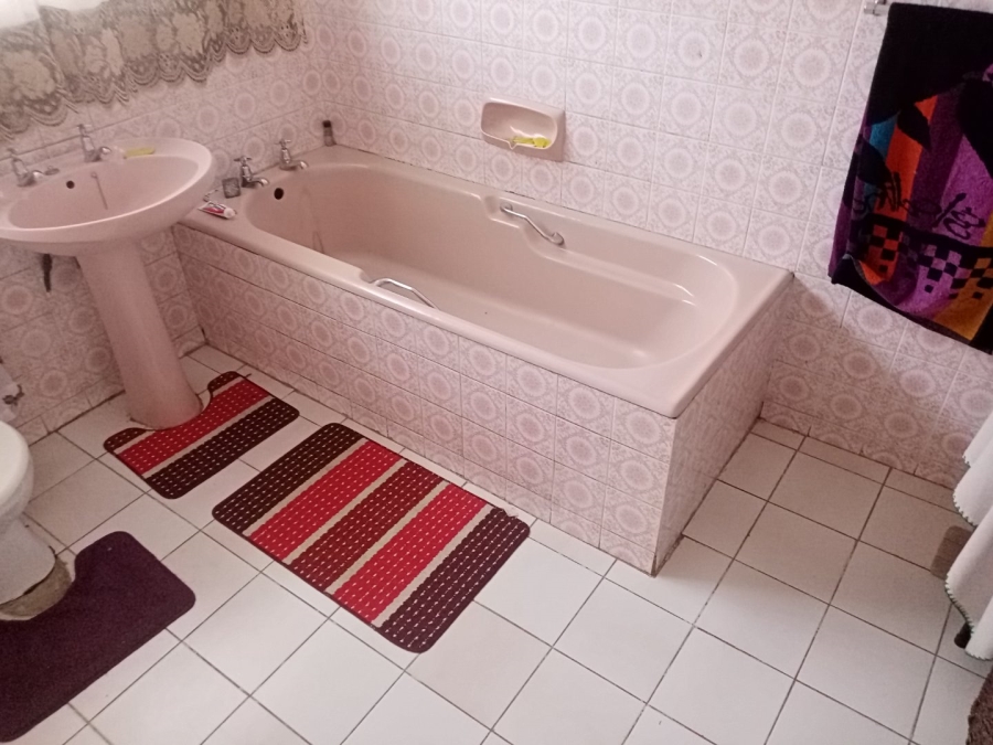 8 Bedroom Property for Sale in Roodewal Free State